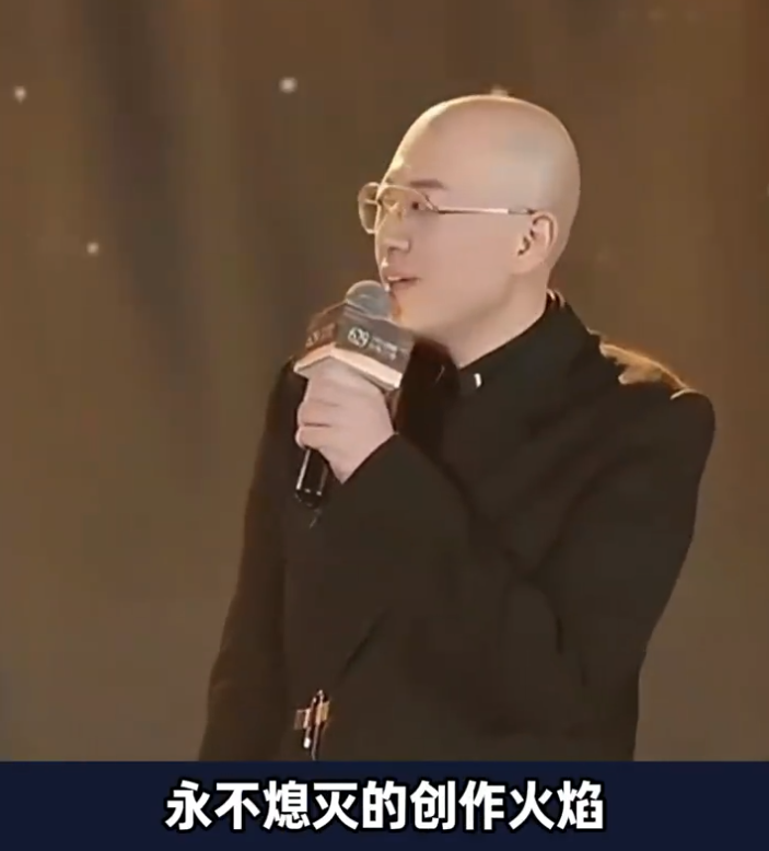 刘二狗十周年,伽柏哥登台发言!宇文泡婉拒刘二狗活动,与818关系敏感(图2) 刘二狗十周年,伽柏哥登台发言!宇文泡婉拒刘二狗活动,与818关系敏感(图2)