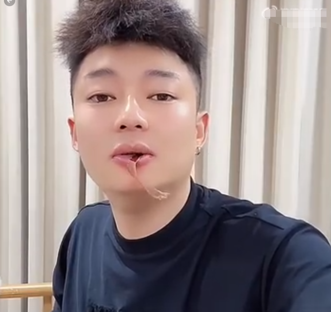 刘二狗十周年,伽柏哥登台发言!宇文泡婉拒刘二狗活动,与818关系敏感(图4) 刘二狗十周年,伽柏哥登台发言!宇文泡婉拒刘二狗活动,与818关系敏感(图4)