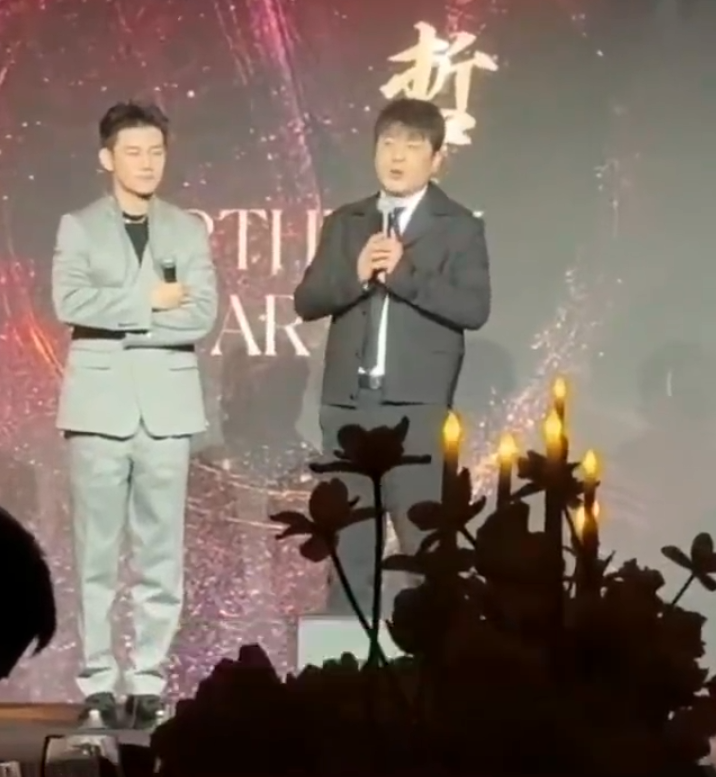 仙洋做客舞帝?巴扎黑评价仙洋直来直去!辛巴登台致词阿哲生日会(图6) 仙洋做客舞帝?巴扎黑评价仙洋直来直去!辛巴登台致词阿哲生日会(图6)