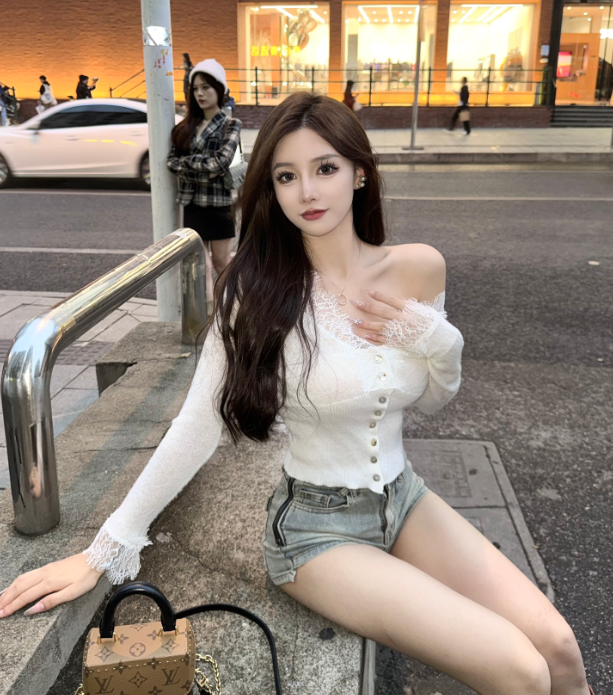没有工作却有钱花？女主播被怀疑干不当职业，大学靠直播赚生活费(图1)