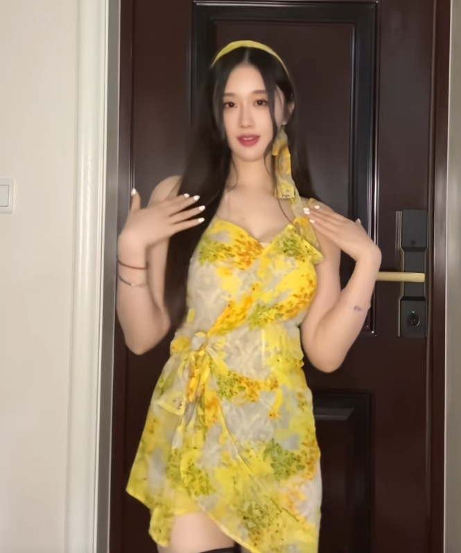 已和解轩子重回虎牙!“深夜女友”回家的诱惑,她能否再创辉煌?(图2) 已和解轩子重回虎牙!“深夜女友”回家的诱惑,她能否再创辉煌?(图2)