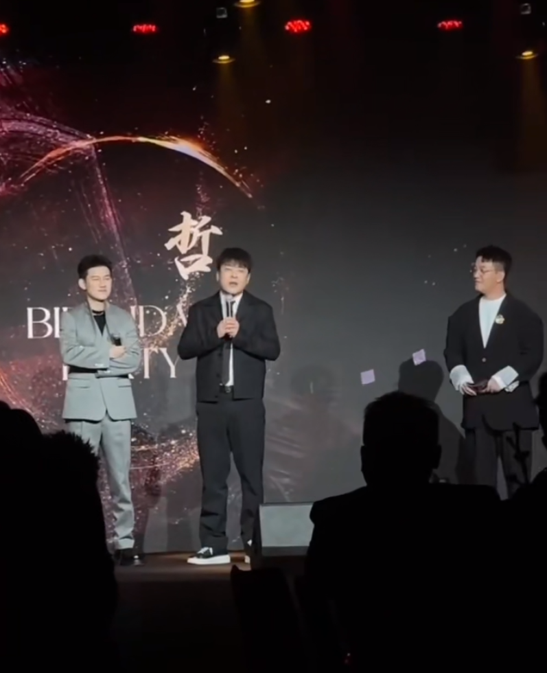 阿哲生日大咖云集,红杏曝阿哲抽成80%被拿走?幕后老板反转?(图2) 阿哲生日大咖云集,红杏曝阿哲抽成80%被拿走?幕后老板反转?(图2)