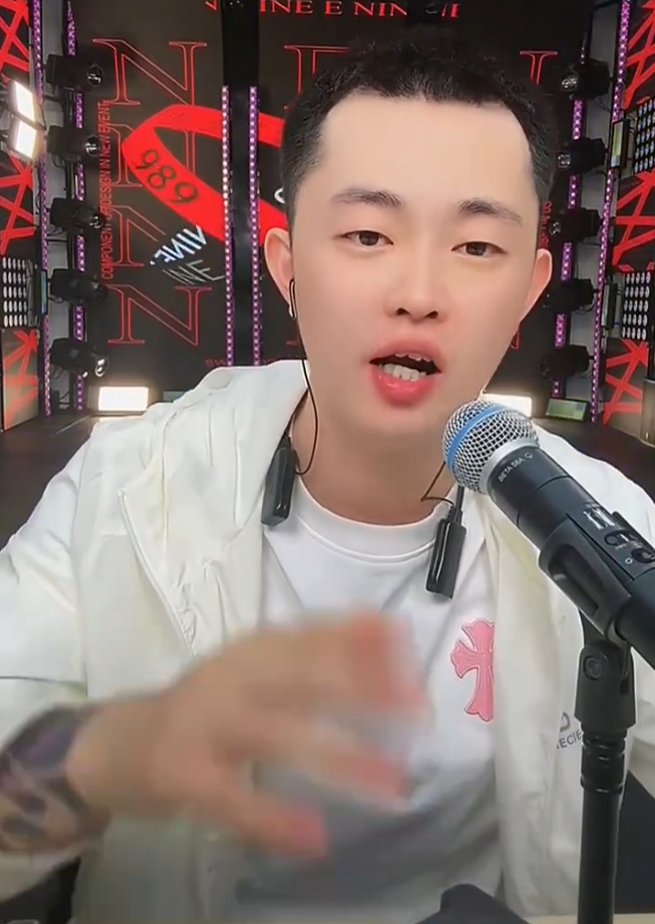 猫妹妹退网是“保命选择”?驴姐犀利点评,巴扎黑自称互联网只佩服三人(图4) 猫妹妹退网是“保命选择”?驴姐犀利点评,巴扎黑自称互联网只佩服三人(图4)