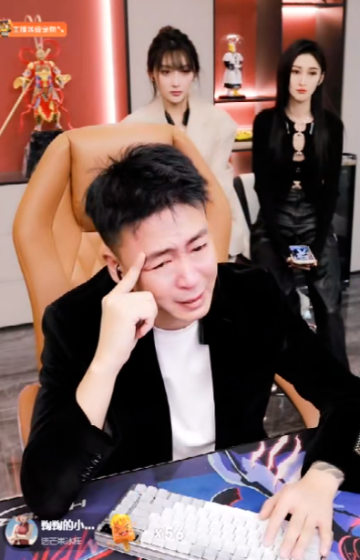 刘一手到期永退YY,带12万粉丝回来只剩几百人,已丧失曾经的自信(图1) 刘一手到期永退YY,带12万粉丝回来只剩几百人,已丧失曾经的自信(图1)