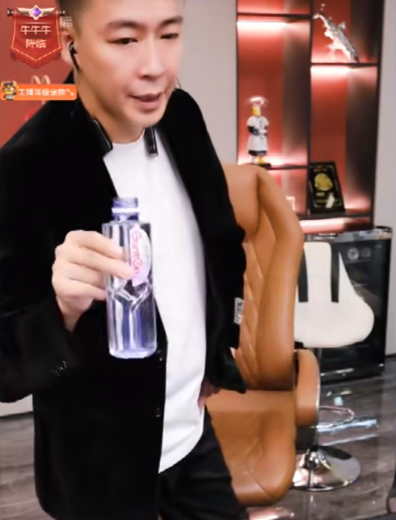 刘一手到期永退YY,带12万粉丝回来只剩几百人,已丧失曾经的自信(图2) 刘一手到期永退YY,带12万粉丝回来只剩几百人,已丧失曾经的自信(图2)