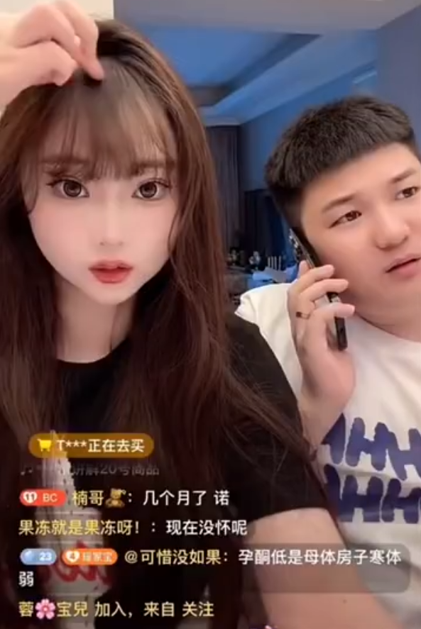 驴家阿宇不满道家军让喊道叔,二子爷吐槽辛巴没文化 身份不对等(图1) 驴家阿宇不满道家军让喊道叔,二子爷吐槽辛巴没文化 身份不对等(图1)