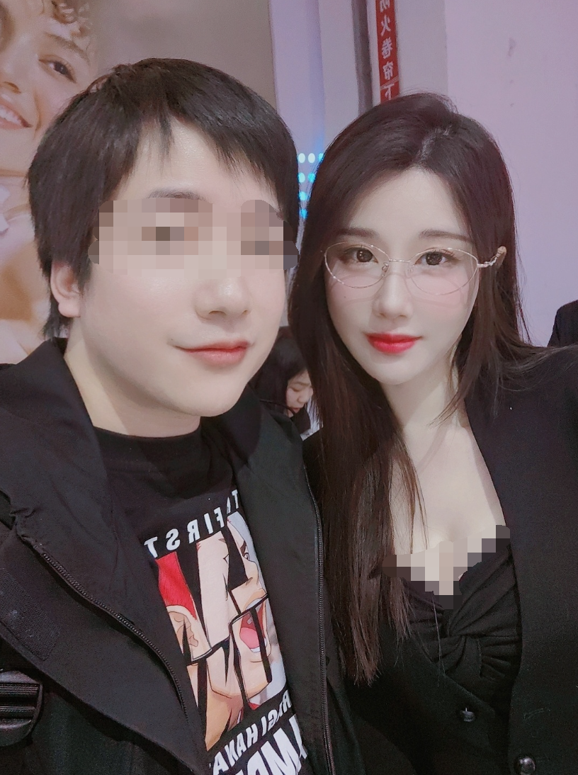 轩子巨2兔受邀去上海成人展,真人比照片还要美,属于见光不死的(图5) 轩子巨2兔受邀去上海成人展,真人比照片还要美,属于见光不死的(图5)