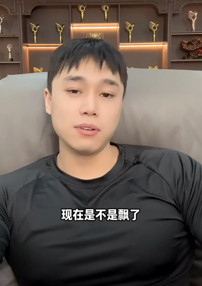 真是“不是冤家不聚头”!方丈娜美握手言和,刘二狗力争做第二个辛巴?(图4) 真是“不是冤家不聚头”!方丈娜美握手言和,刘二狗力争做第二个辛巴?(图4)