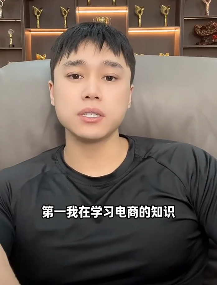 真是“不是冤家不聚头”!方丈娜美握手言和,刘二狗力争做第二个辛巴?(图5) 真是“不是冤家不聚头”!方丈娜美握手言和,刘二狗力争做第二个辛巴?(图5)