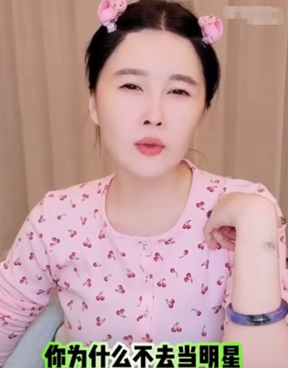 赵本山女儿球球回应为何不做明星?刘一手携新公司蓄势回归KS直播?(图1) 赵本山女儿球球回应为何不做明星?刘一手携新公司蓄势回归KS直播?(图1)