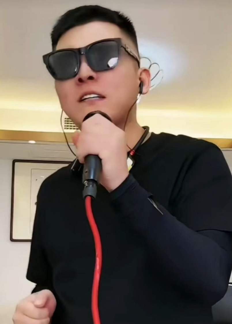 赵本山女儿球球回应为何不做明星?刘一手携新公司蓄势回归KS直播?(图4) 赵本山女儿球球回应为何不做明星?刘一手携新公司蓄势回归KS直播?(图4)