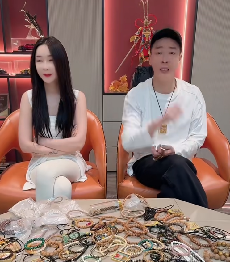 赵本山女儿球球回应为何不做明星?刘一手携新公司蓄势回归KS直播?(图6) 赵本山女儿球球回应为何不做明星?刘一手携新公司蓄势回归KS直播?(图6)