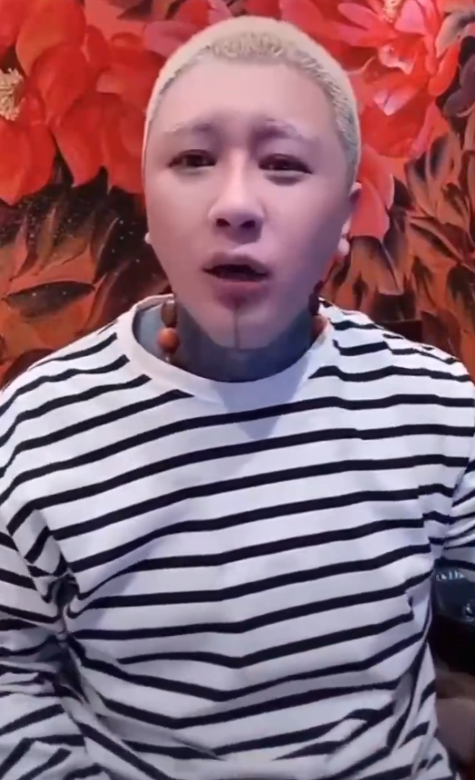 方丈否认与杜凤穿情侣装,刘二狗一夜狂揽70万粉!快手流量神话再现!(图7) 方丈否认与杜凤穿情侣装,刘二狗一夜狂揽70万粉!快手流量神话再现!(图7)