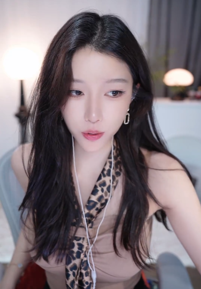 女主播自曝转行经历,做主播不会被骚扰!李佳琦为铂爵旅拍用户兜底退款(图3) 女主播自曝转行经历,做主播不会被骚扰!李佳琦为铂爵旅拍用户兜底退款(图3)