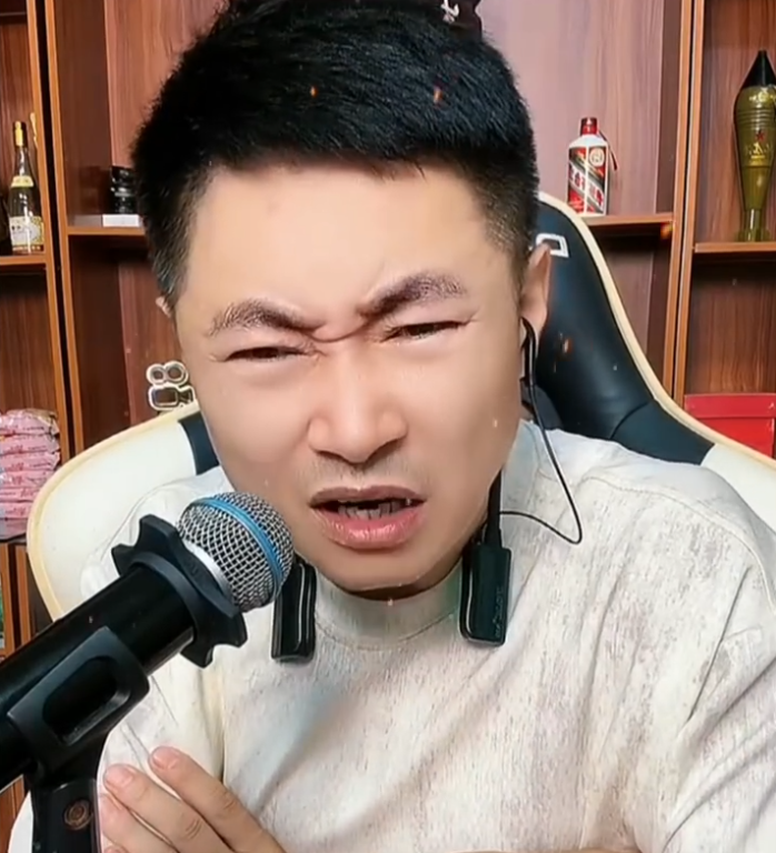 九天回忆和老利关系破裂的起因!遭礼物绑架,阿哲深夜拍桌破防(图1) 九天回忆和老利关系破裂的起因!遭礼物绑架,阿哲深夜拍桌破防(图1)
