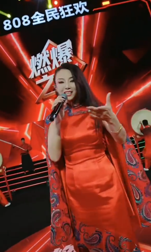 驴姐怒怼买号传闻:高迪的号问我干啥?从草根到顶流!太原老葛“燃爆之夜”泪诉逆袭史(图6) 驴姐怒怼买号传闻:高迪的号问我干啥?从草根到顶流!太原老葛“燃爆之夜”泪诉逆袭史(图6)