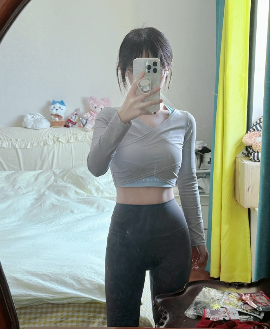 不会再打开斗鱼了,女主播真栗含泪宣布退鱼,与粉丝合影告别(图1) 不会再打开斗鱼了,女主播真栗含泪宣布退鱼,与粉丝合影告别(图1)