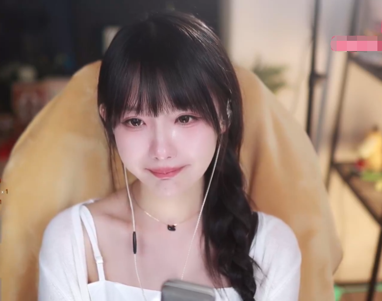 不会再打开斗鱼了,女主播真栗含泪宣布退鱼,与粉丝合影告别(图4) 不会再打开斗鱼了,女主播真栗含泪宣布退鱼,与粉丝合影告别(图4)