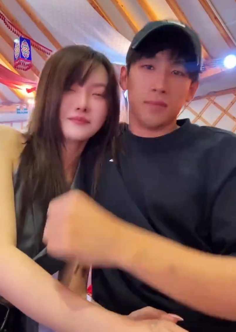 九天分析:崔阿扎天佑为何能修成正果结婚?丁一谈师父祁天道:归来依旧是热度王(图4) 九天分析:崔阿扎天佑为何能修成正果结婚?丁一谈师父祁天道:归来依旧是热度王(图4)