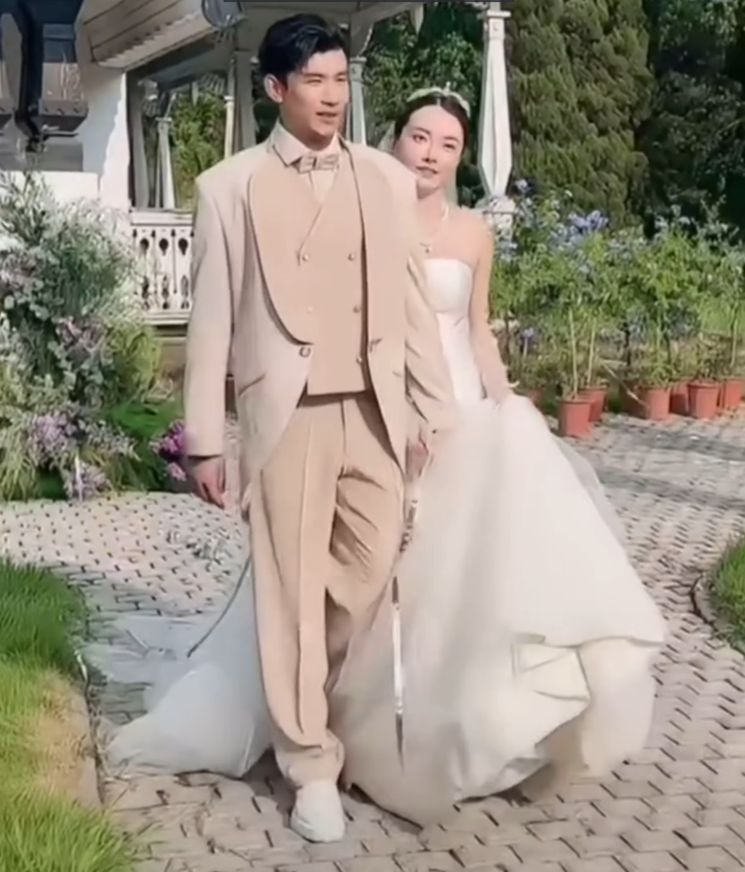 韩安冉宣布不爱宋浩然:不想再演了?天佑大婚邀约曝光!奶豆傲娇回应当伴郎(图4) 韩安冉宣布不爱宋浩然:不想再演了?天佑大婚邀约曝光!奶豆傲娇回应当伴郎(图4)