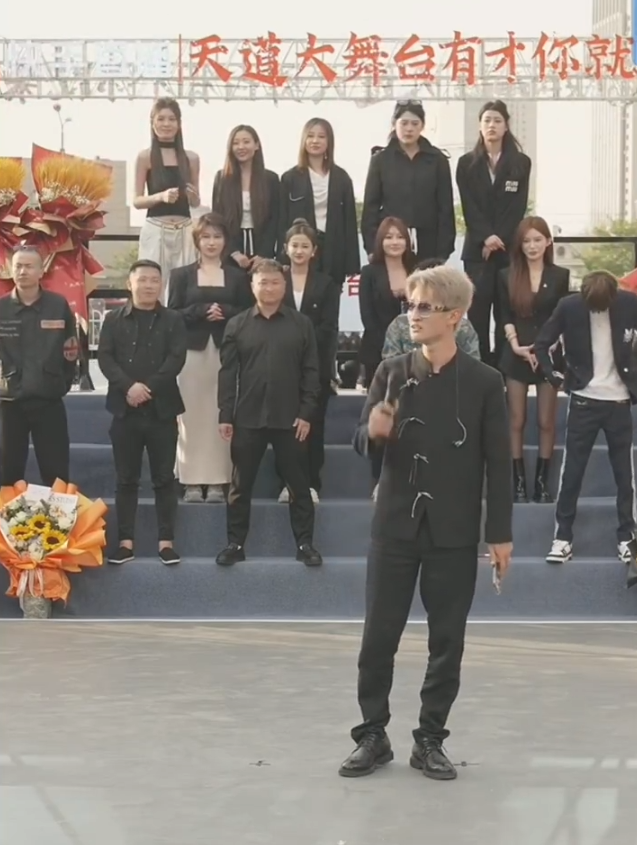 刘二狗喊话刘刘,再干我人设必还手!一哥分析天道大舞台真实人气(图3) 刘二狗喊话刘刘,再干我人设必还手!一哥分析天道大舞台真实人气(图3)