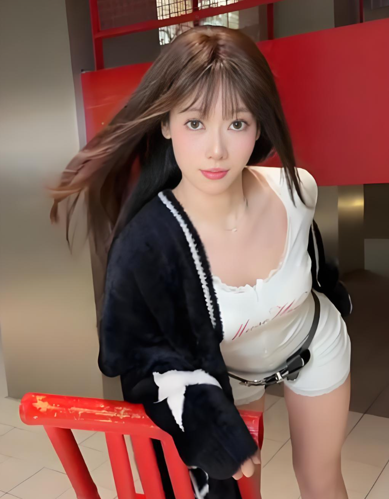 我要改命“活”下去!吴柳芳首谈擦边原因,母亲生病爸爸贷款(图1) 我要改命“活”下去!吴柳芳首谈擦边原因,母亲生病爸爸贷款(图1)