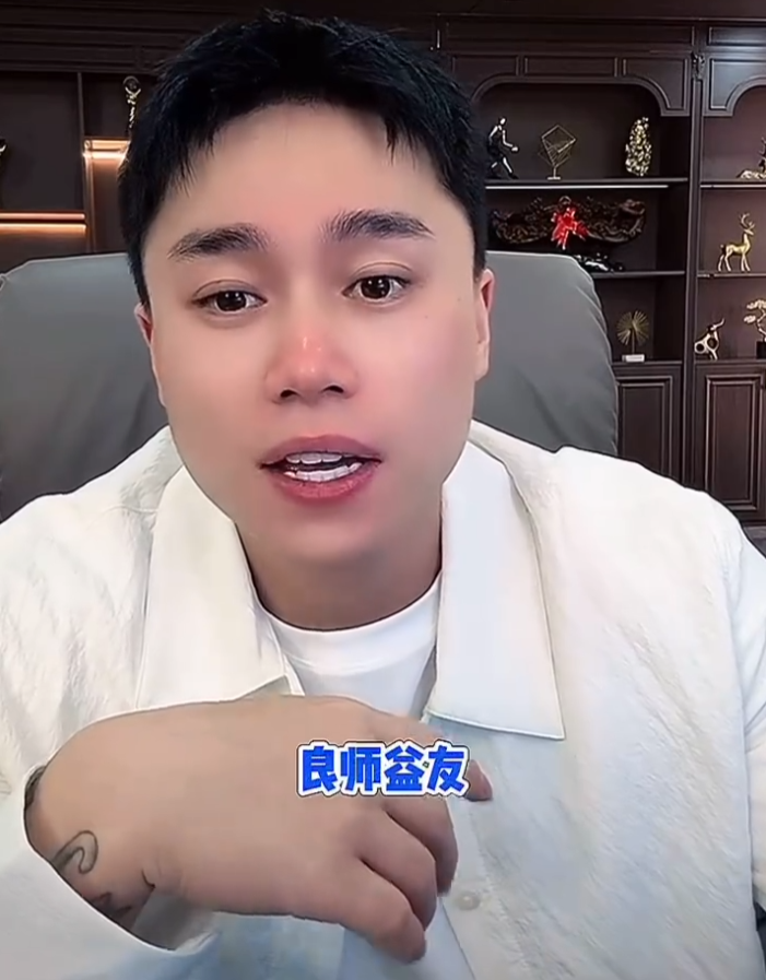刘二狗官宣“良师益友”伽柏成股东?小胖爆猛料:平荣将回归KS?(图3) 刘二狗官宣“良师益友”伽柏成股东?小胖爆猛料:平荣将回归KS?(图3)