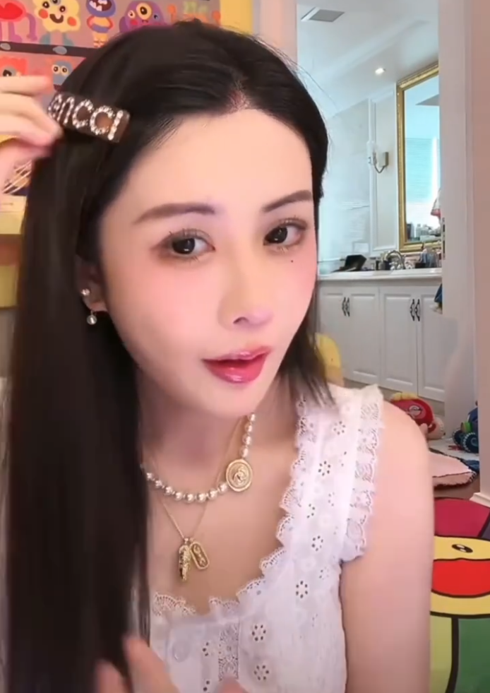 不能侮辱男友对我的爱,韦雪高情商回应“假货”?仙洋回应狗磊:骂我可以,不准动3484!(图3) 不能侮辱男友对我的爱,韦雪高情商回应“假货”?仙洋回应狗磊:骂我可以,不准动3484!(图3)
