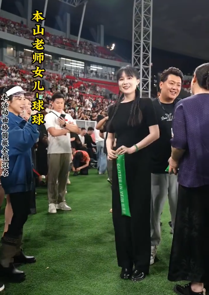 赵大牛足球赛开幕!球球空降助阵!“驴丈”兄弟情,方丈表示永远感激二驴(图2) 赵大牛足球赛开幕!球球空降助阵!“驴丈”兄弟情,方丈表示永远感激二驴(图2)