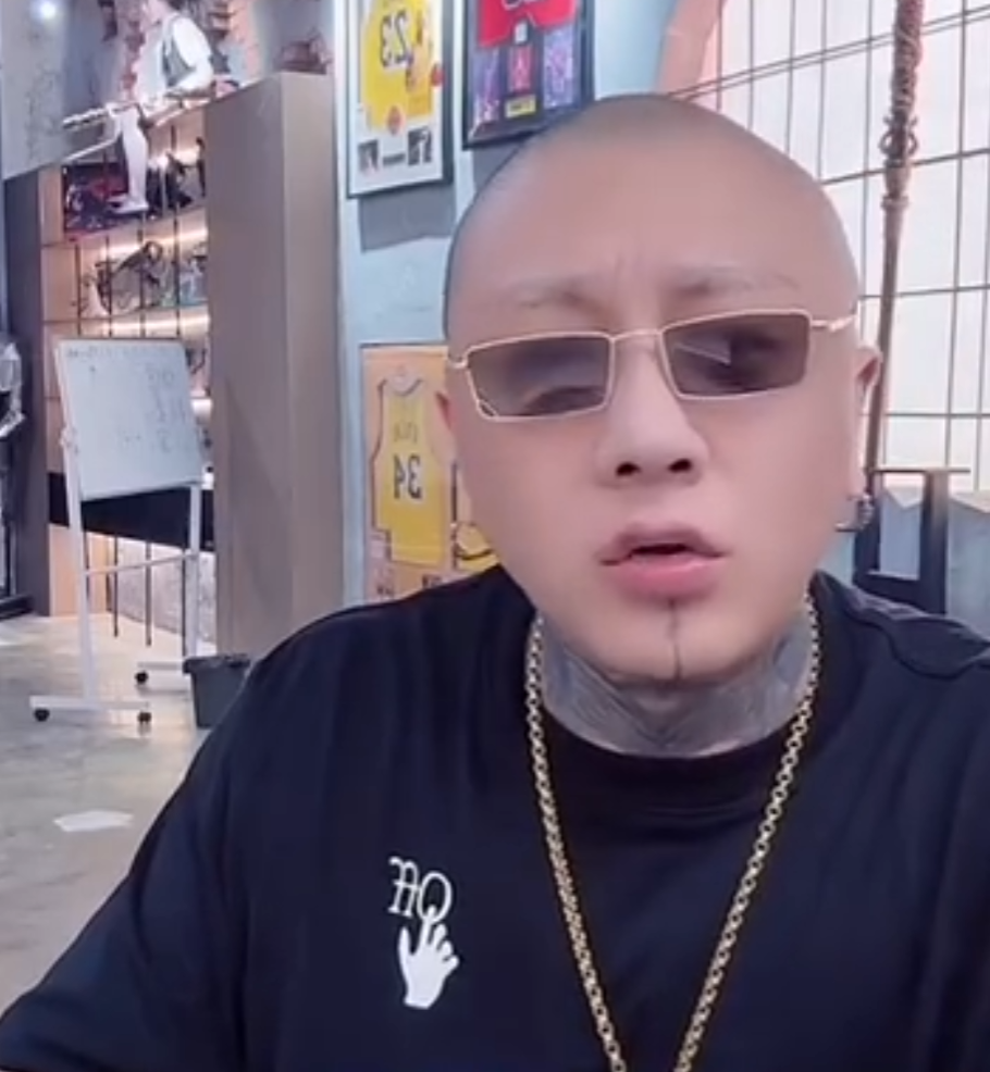 赵大牛足球赛开幕!球球空降助阵!“驴丈”兄弟情,方丈表示永远感激二驴(图5) 赵大牛足球赛开幕!球球空降助阵!“驴丈”兄弟情,方丈表示永远感激二驴(图5)