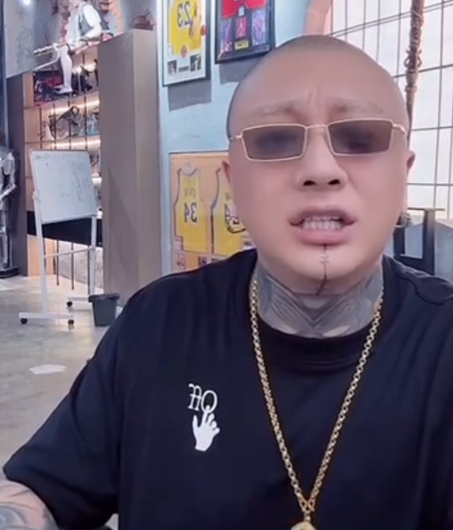 赵大牛足球赛开幕!球球空降助阵!“驴丈”兄弟情,方丈表示永远感激二驴(图6) 赵大牛足球赛开幕!球球空降助阵!“驴丈”兄弟情,方丈表示永远感激二驴(图6)