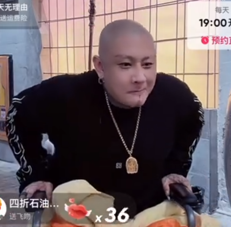 方丈回应停播原因,走路崴脚了?吴迪生日收大礼!柚子君直播送祝福(图1) 方丈回应停播原因,走路崴脚了?吴迪生日收大礼!柚子君直播送祝福(图1)