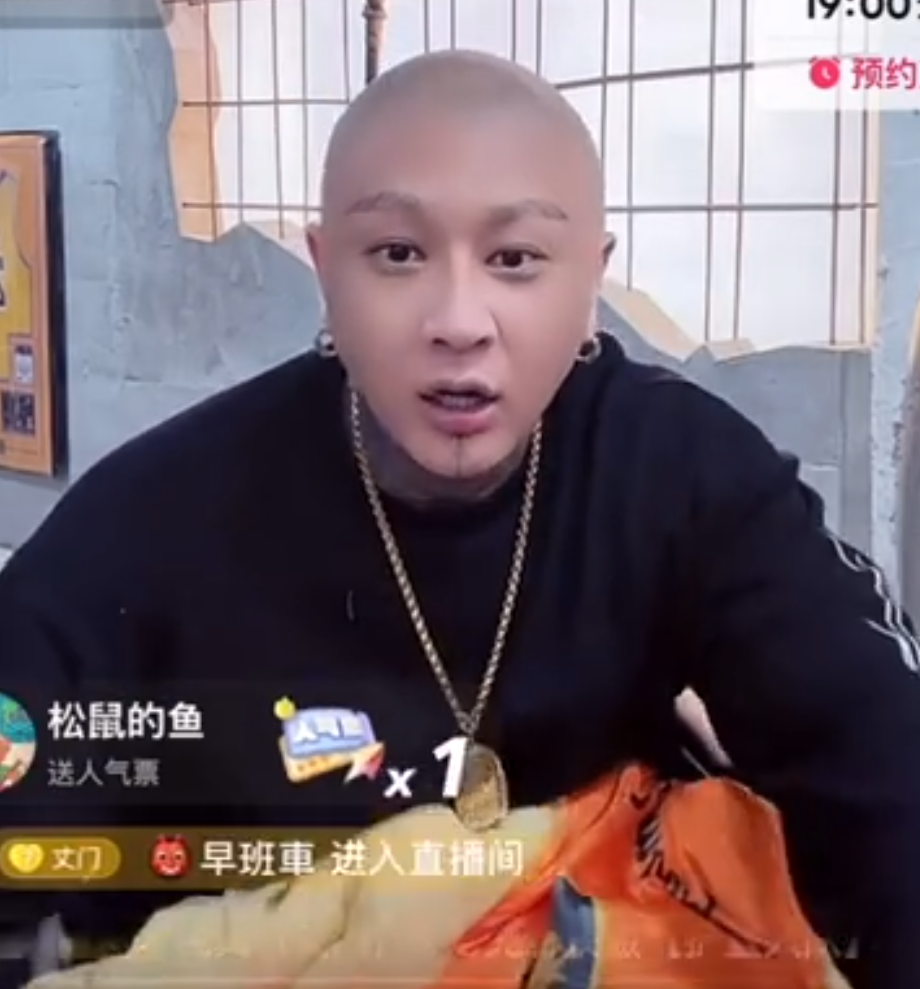 方丈回应停播原因,走路崴脚了?吴迪生日收大礼!柚子君直播送祝福(图2) 方丈回应停播原因,走路崴脚了?吴迪生日收大礼!柚子君直播送祝福(图2)