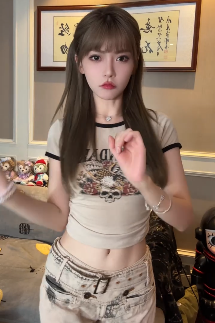 下海?河南飞不飞?周淑怡当场怒斥黑粉:别给河南丢人!(图1) 下海?河南飞不飞?周淑怡当场怒斥黑粉:别给河南丢人!(图1)
