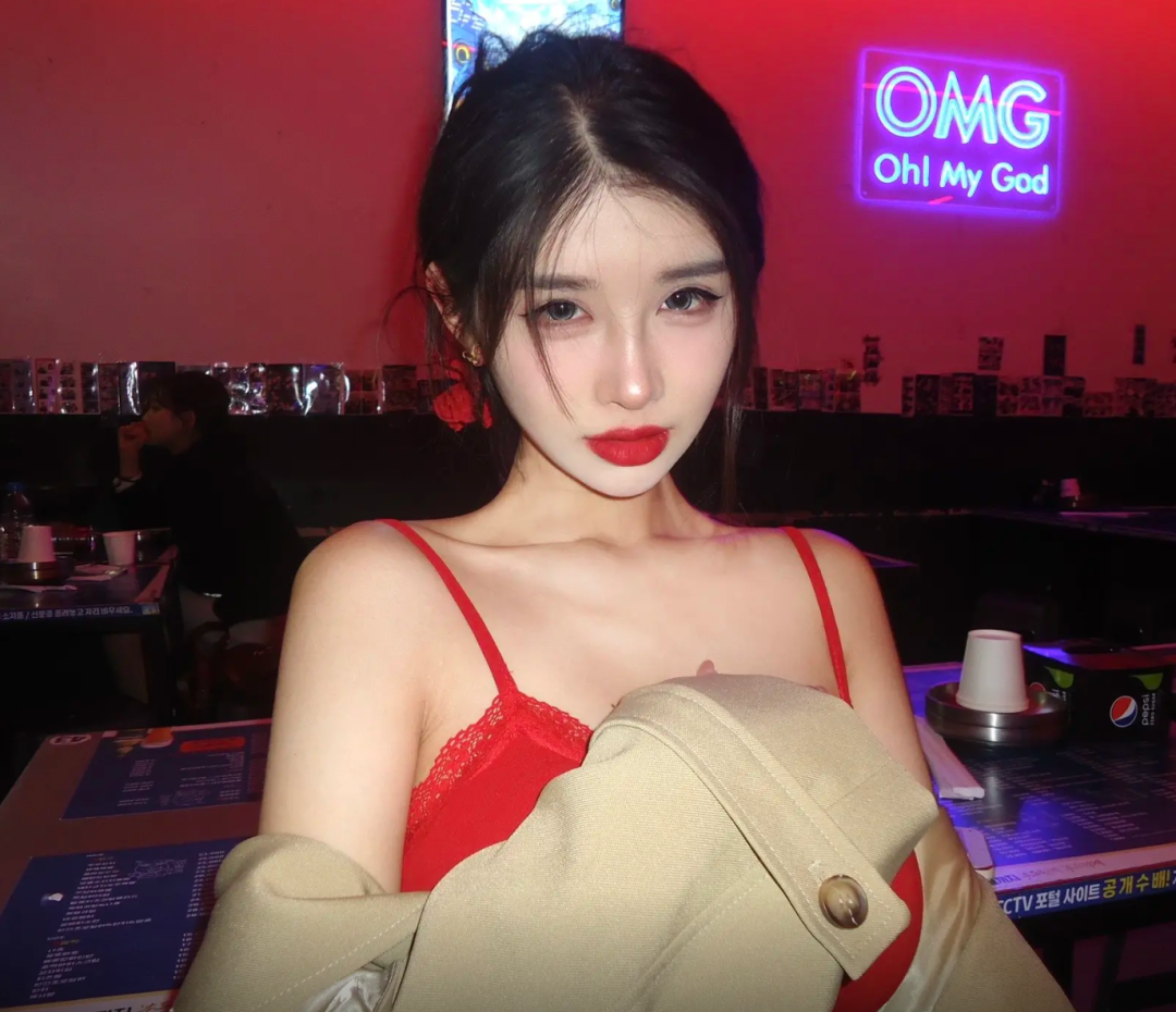 女主播擦边屡遭封禁,失业喊话跳槽:大平台接住,我能保流水!(图4) 女主播擦边屡遭封禁,失业喊话跳槽:大平台接住,我能保流水!(图4)