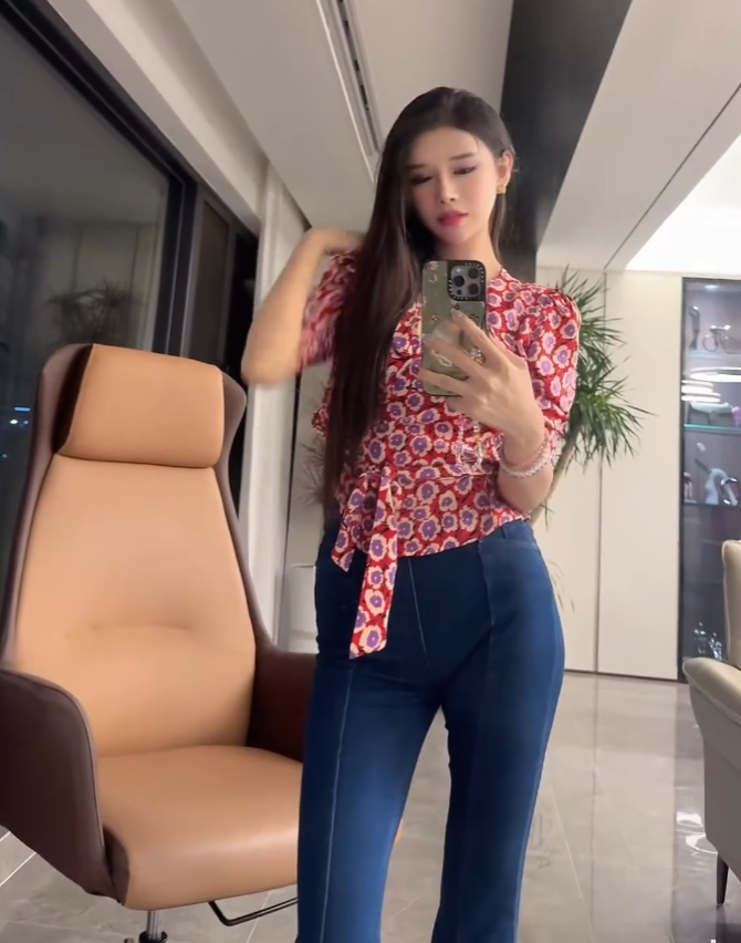 女主播擦边屡遭封禁,失业喊话跳槽:大平台接住,我能保流水!(图5) 女主播擦边屡遭封禁,失业喊话跳槽:大平台接住,我能保流水!(图5)