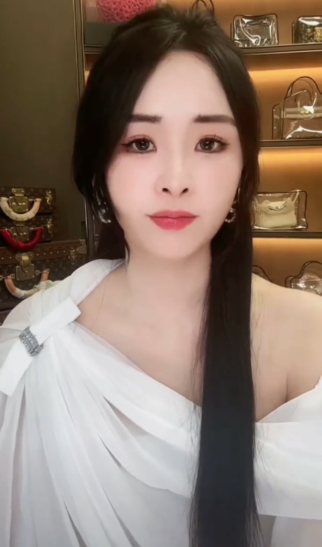 真真姐收集证据欲让其净身出户,散打哥否认剧本!任权薛小婉结婚忘带身份证?(图1) 真真姐收集证据欲让其净身出户,散打哥否认剧本!任权薛小婉结婚忘带身份证?(图1)