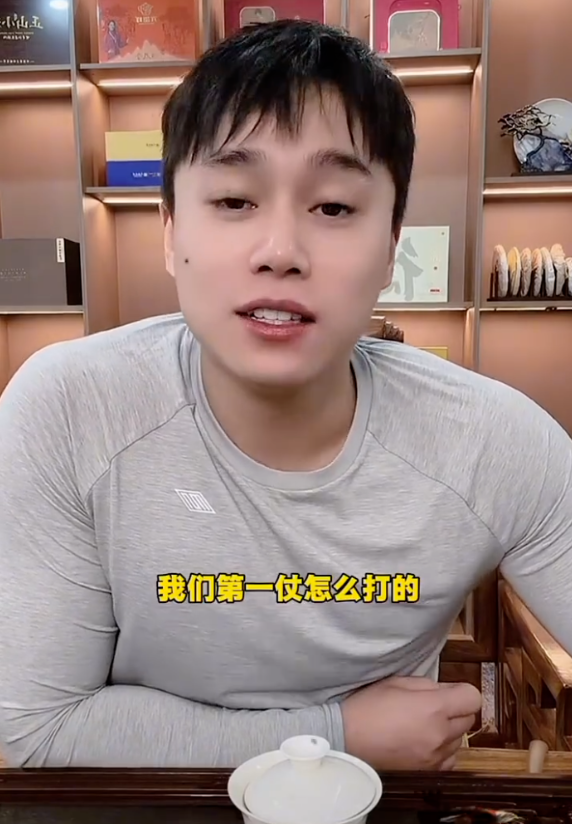刘二狗讲述往事,后起之秀被老网红打压?叶珂自曝讨好型人格:我连洗头都怕理发师辛苦!(图2) 刘二狗讲述往事,后起之秀被老网红打压?叶珂自曝讨好型人格:我连洗头都怕理发师辛苦!(图2)