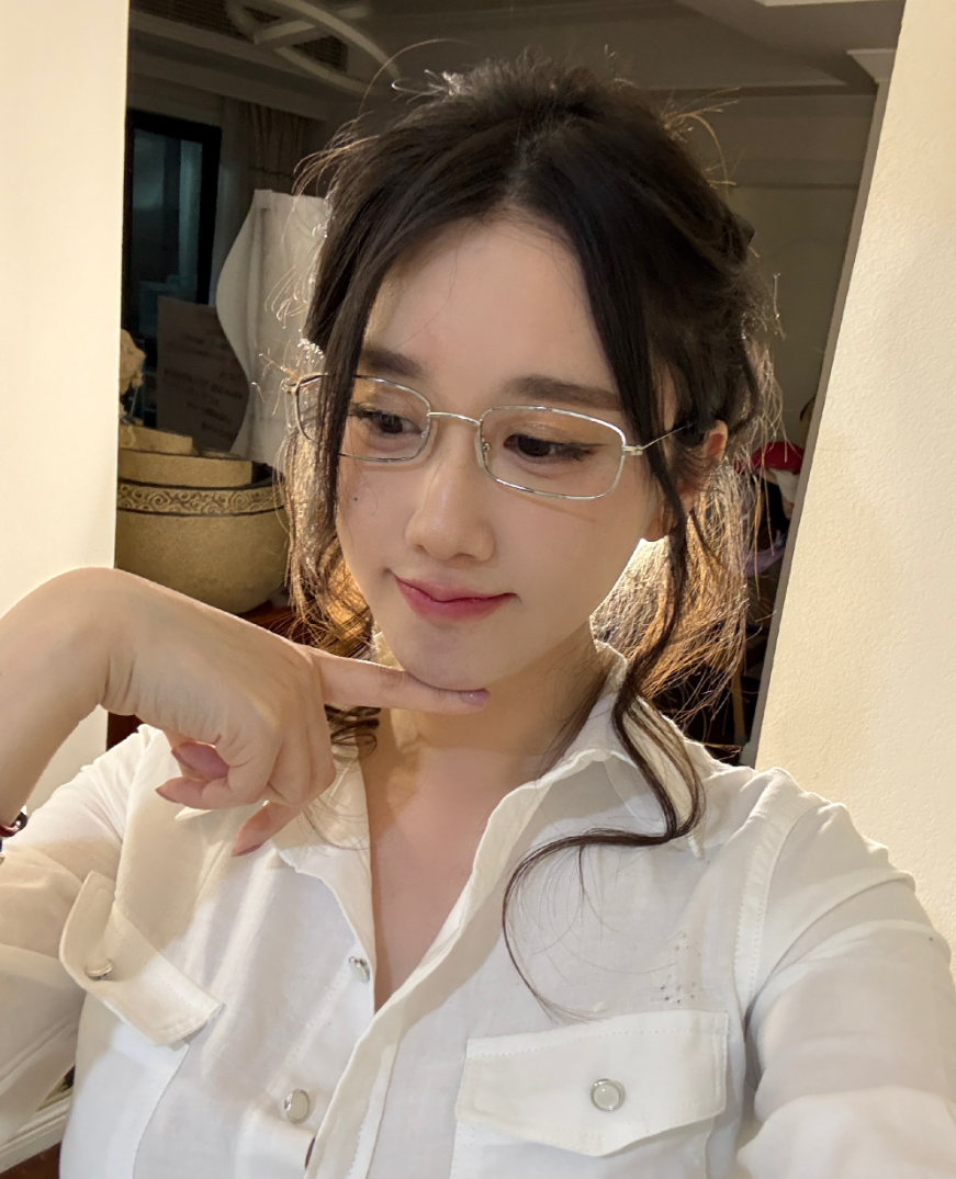 轩子回应单身人设，没老公缺爱所以养猫，基因好不生娃太浪费！(图1)