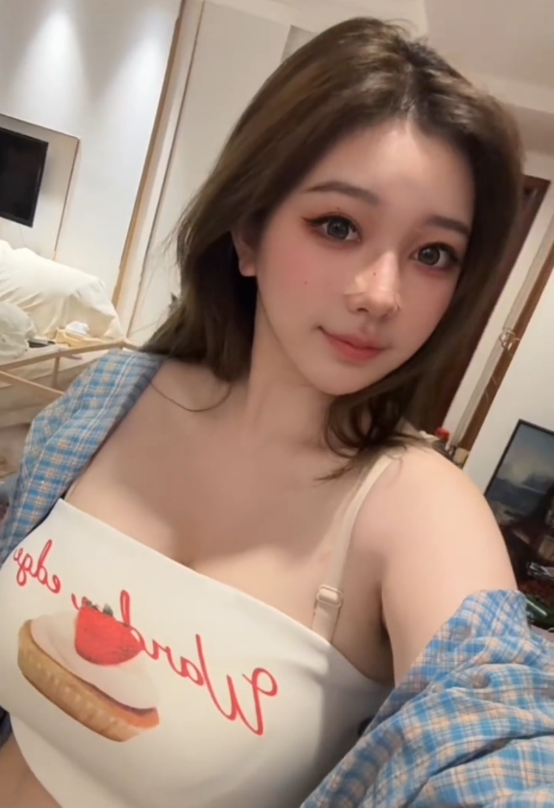 刘飞儿发文后悔整容?十年心结一朝解,坦言后悔没早去做鼻子(图1) 刘飞儿发文后悔整容?十年心结一朝解,坦言后悔没早去做鼻子(图1)