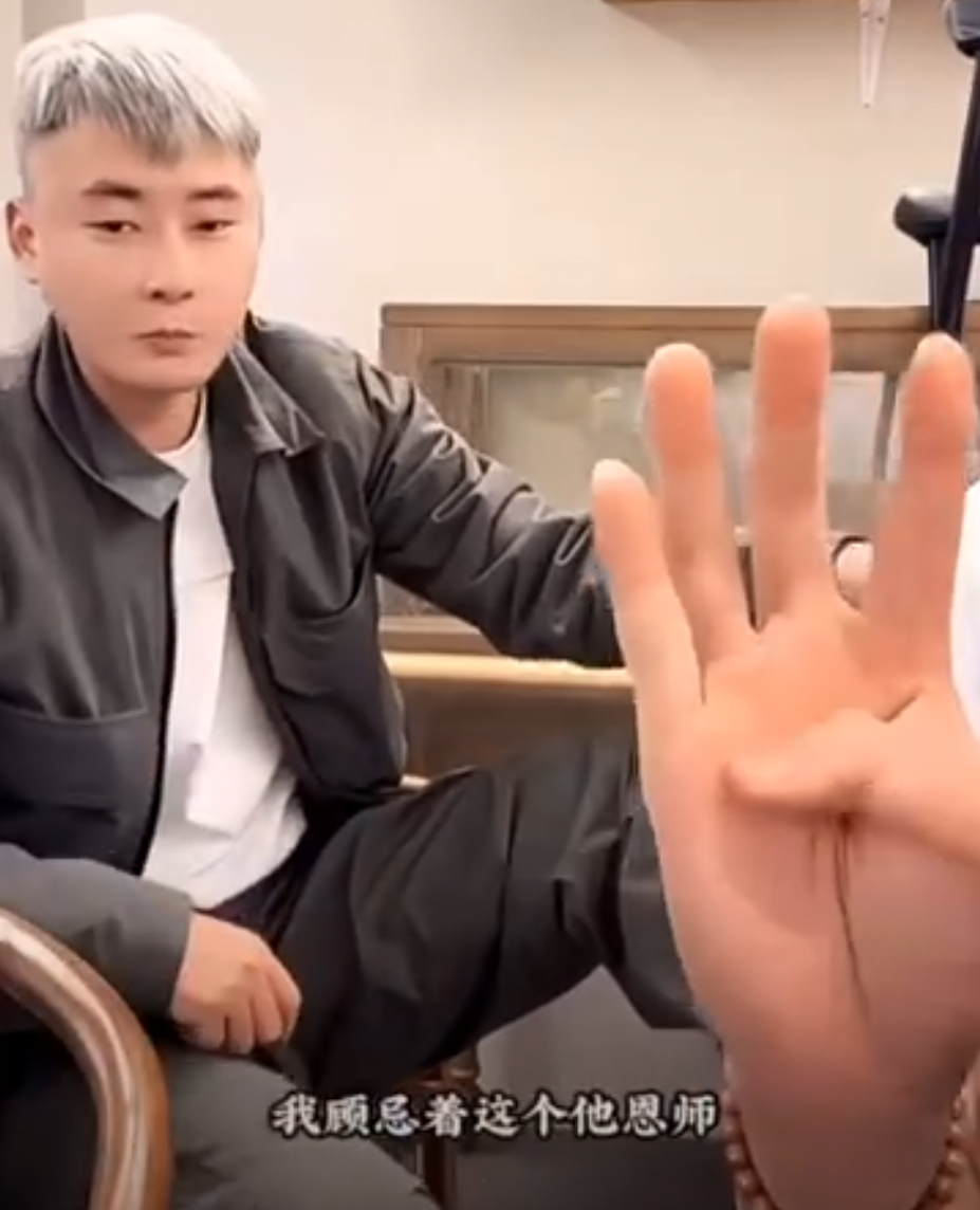 韩安冉四婚四离,回应离婚财产分割?天佑首度回应与李舒克关系(图5) 韩安冉四婚四离,回应离婚财产分割?天佑首度回应与李舒克关系(图5)