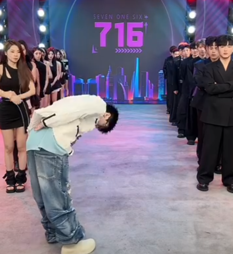 牌牌琦致歉否比赛认演“剧本”,仙洋取消商丘酒吧商演,改为粉丝见面会(图1) 牌牌琦致歉否比赛认演“剧本”,仙洋取消商丘酒吧商演,改为粉丝见面会(图1)