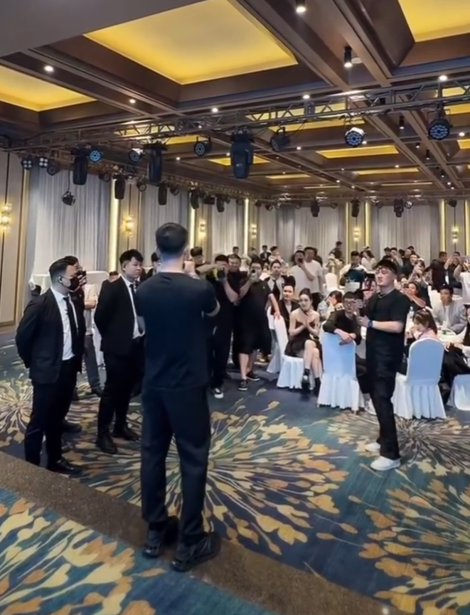 牌牌琦致歉否比赛认演“剧本”,仙洋取消商丘酒吧商演,改为粉丝见面会(图7) 牌牌琦致歉否比赛认演“剧本”,仙洋取消商丘酒吧商演,改为粉丝见面会(图7)