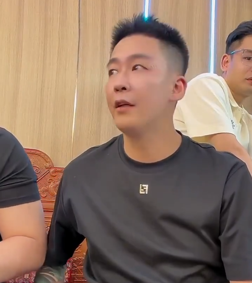 “反诈老陈”公开收入:三年亏损上百万?刘一手官宣回归KS!源佑手即将“合体”(图5) “反诈老陈”公开收入:三年亏损上百万?刘一手官宣回归KS!源佑手即将“合体”(图5)