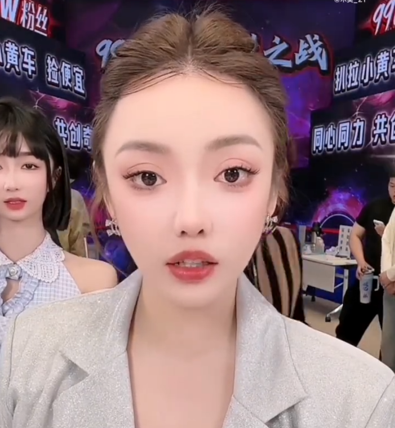 蛋蛋:回来是辛选有4000名员工要养,太原老葛疑似乎强势回应蛋蛋?(图2) 蛋蛋:回来是辛选有4000名员工要养,太原老葛疑似乎强势回应蛋蛋?(图2)
