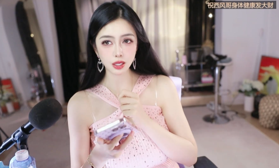你跟那女主播几次了?给我刷2000敢开口约?张琪格硬核回怼土豪(图3) 你跟那女主播几次了?给我刷2000敢开口约?张琪格硬核回怼土豪(图3)