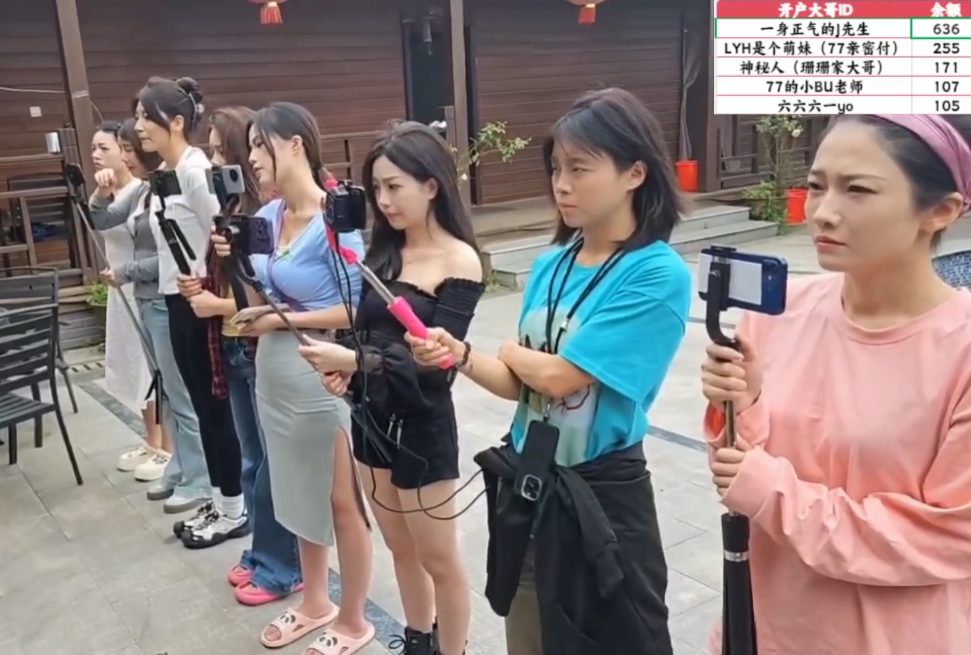 美女主播被惩罚睡鸡窝,不遵守直播游戏规则,当场破防转身就走(图1) 美女主播被惩罚睡鸡窝,不遵守直播游戏规则,当场破防转身就走(图1)