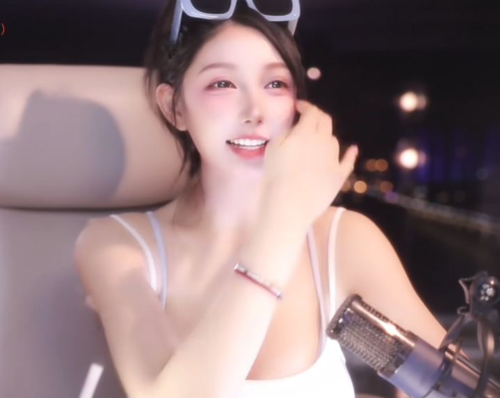 都是馋我的身子,米娜坦言这辈子不结婚,赚够500万就退休!(图1) 都是馋我的身子,米娜坦言这辈子不结婚,赚够500万就退休!(图1)