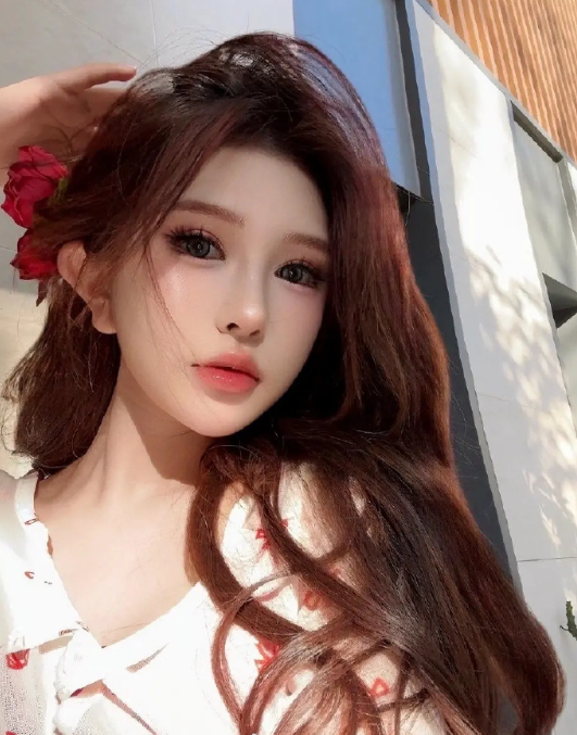 何婧婧自曝换头级整容史!方丈怒怼云南达摩:模仿我能红但别碰瓷!(图5) 何婧婧自曝换头级整容史!方丈怒怼云南达摩:模仿我能红但别碰瓷!(图5)