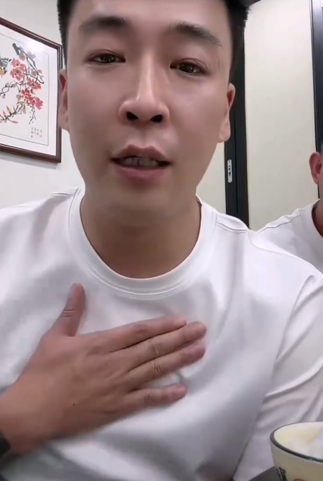 刘一手骂仙洋心理有个疙瘩,讽祁天道瞧不起他,刘二狗举报一哥,账号TA封禁30天(图1) 刘一手骂仙洋心理有个疙瘩,讽祁天道瞧不起他,刘二狗举报一哥,账号TA封禁30天(图1)